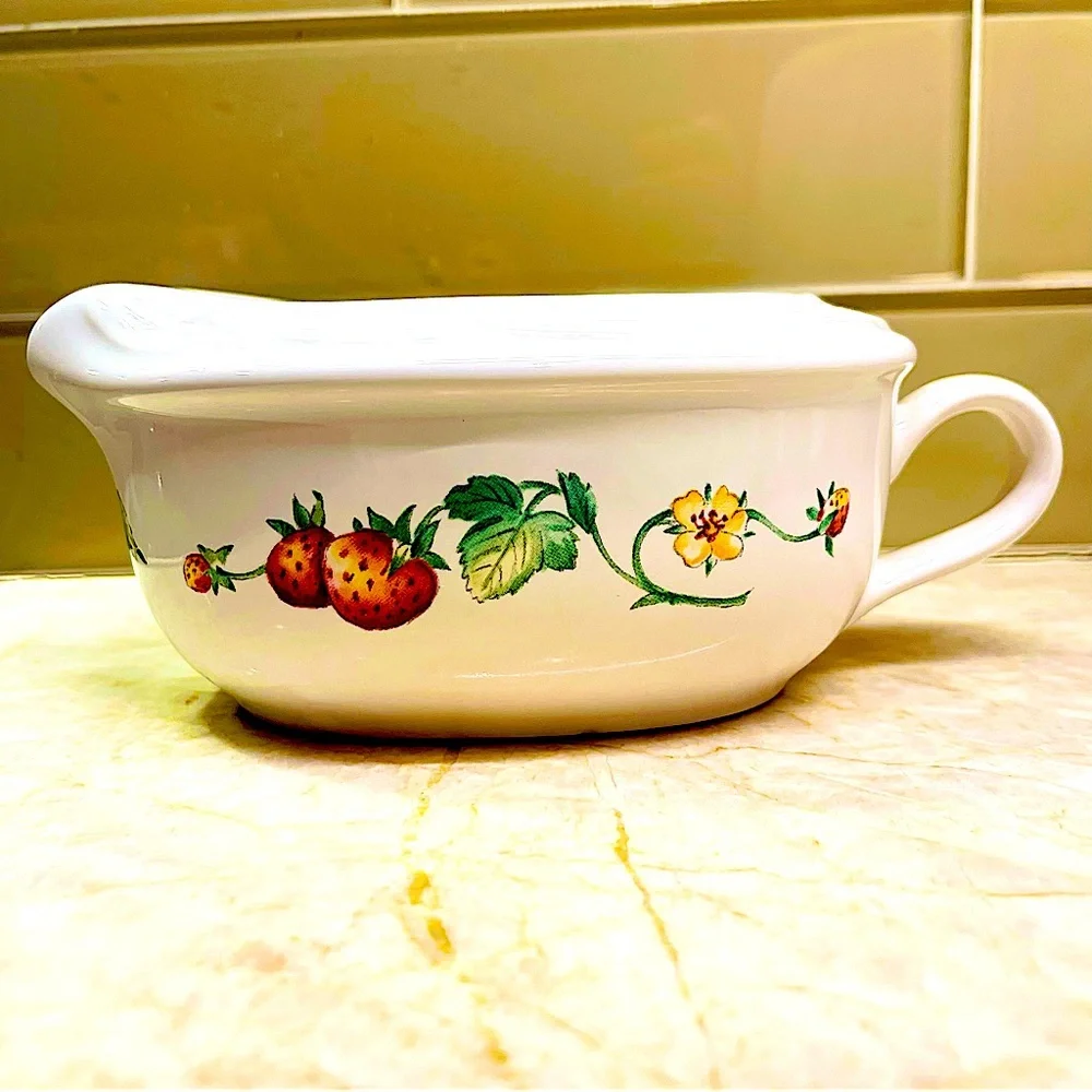 Pfaltzgraff Berry Basket Gravy Boat.  Made in USA